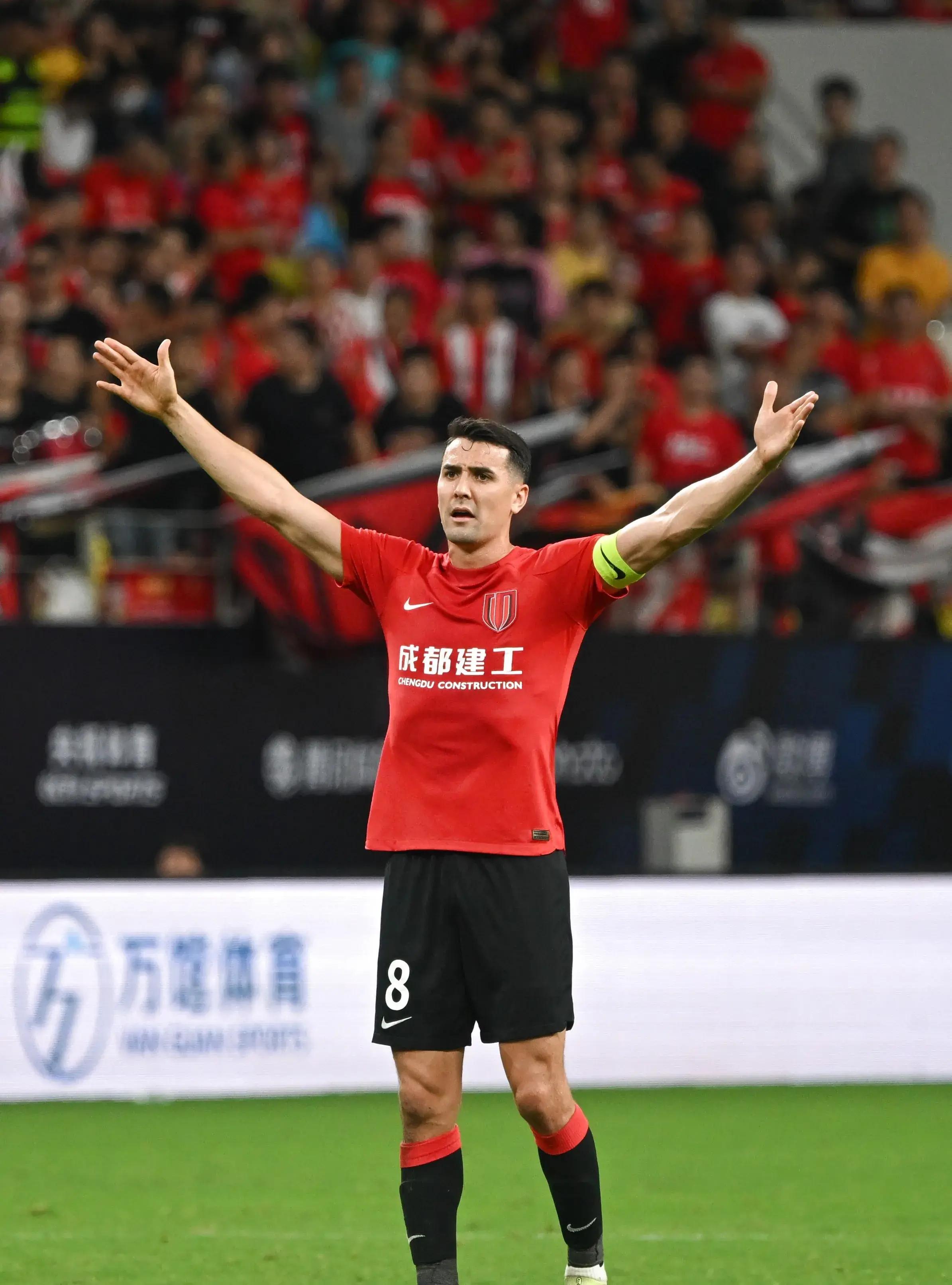 足总杯国际比赛日再迎强敌，纽约尼克斯再遭质疑，主帅态度——压力陡增，球探报告显示潜力